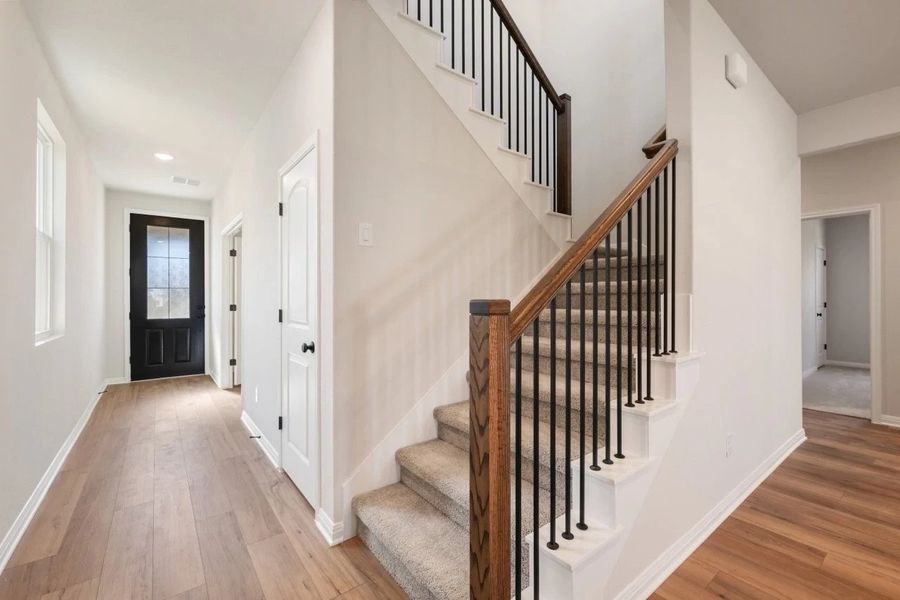 Spacious, unfurnished interior of a new home in Patterson Ranch, Georgetown (Image 38).