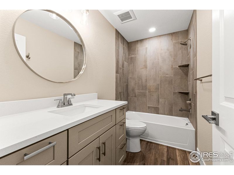 Upper Shared Full Bathroom