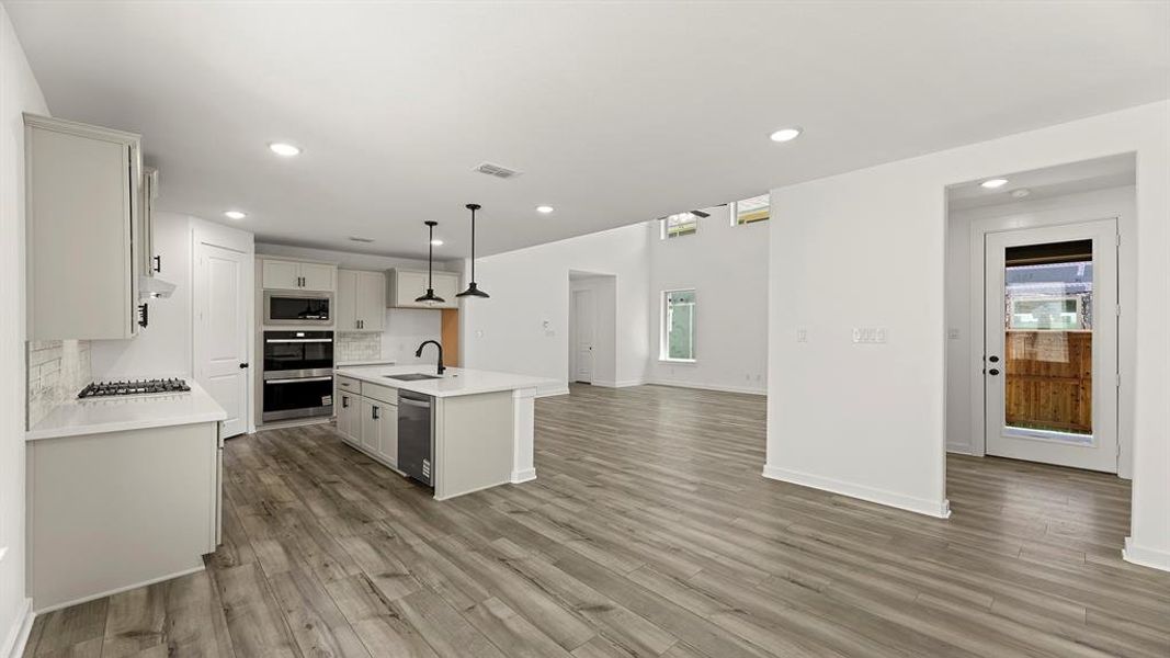 13. 1425 Clare - Dining (2)