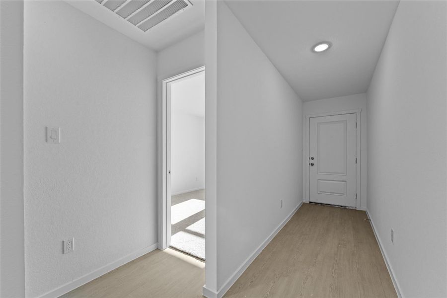 Spacious, unfurnished interior of a new home in Friendship Oaks, Fredericksburg (Image 7).