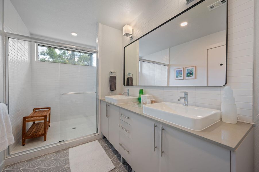 Furnished interior view inside a new home in , Austin (Image 28). Furnished interior view inside a new home in , Austin (Image 28).