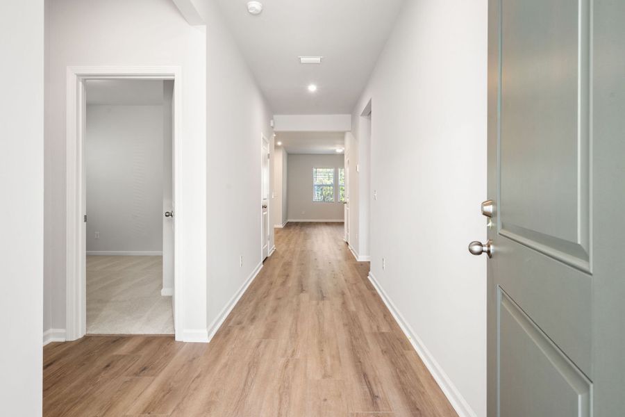 Spacious, unfurnished interior of a new home in Heartwood, Richmond Hill (Image 18).