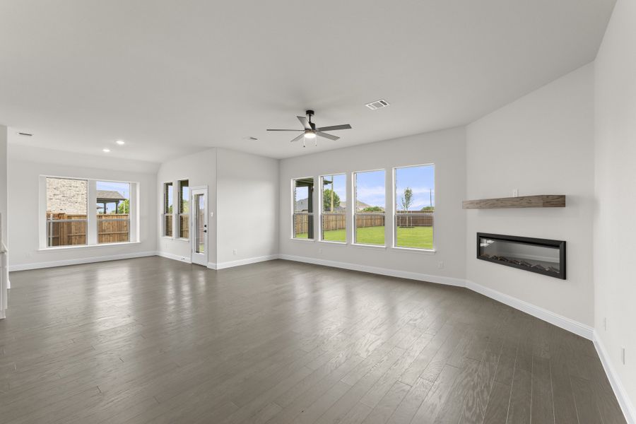 Spacious, unfurnished interior of a new home in Lovers Landing, Forney (Image 16). Spacious, unfurnished interior of a new home in Lovers Landing, Forney (Image 16).