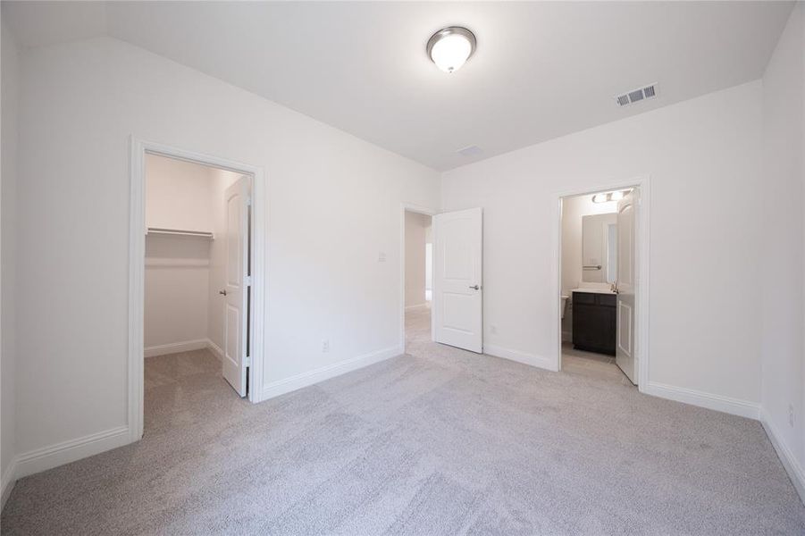 Spacious, unfurnished interior of a new home in Valencia on the Lake: Valencia 50s, Little Elm (Image 26). Spacious, unfurnished interior of a new home in Valencia on the Lake: Valencia 50s, Little Elm (Image 26).