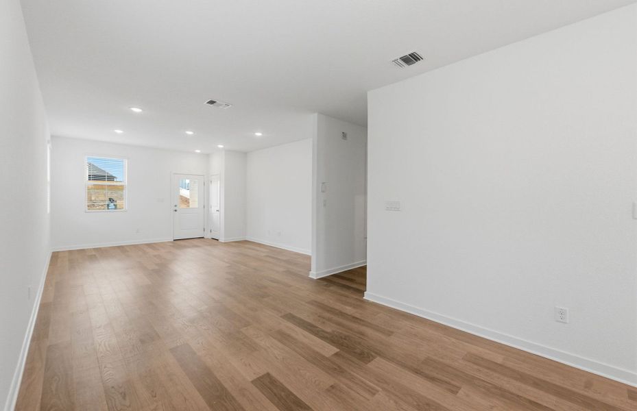 Spacious, unfurnished interior of a new home in La Cima, San Marcos (Image 42).