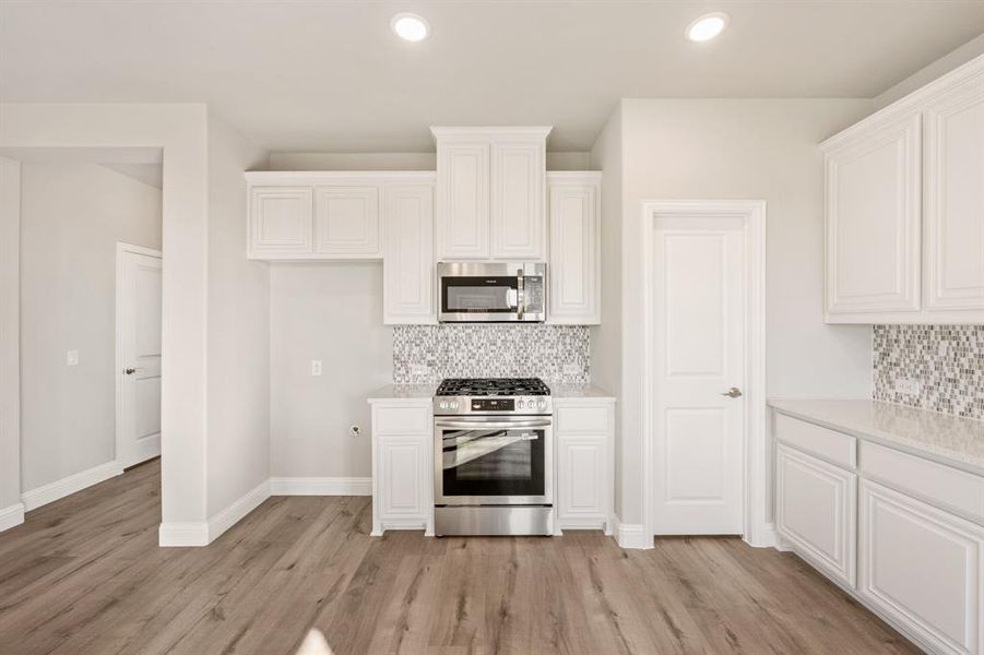 Furnished interior view inside a new home in Arcadia Trails Classic 60, Balch Springs (Image 10). Furnished interior view inside a new home in Arcadia Trails Classic 60, Balch Springs (Image 10).