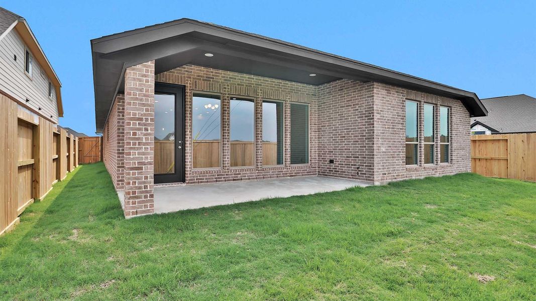 Exterior details and patio area of a home in Candela, Richmond (Image 2).