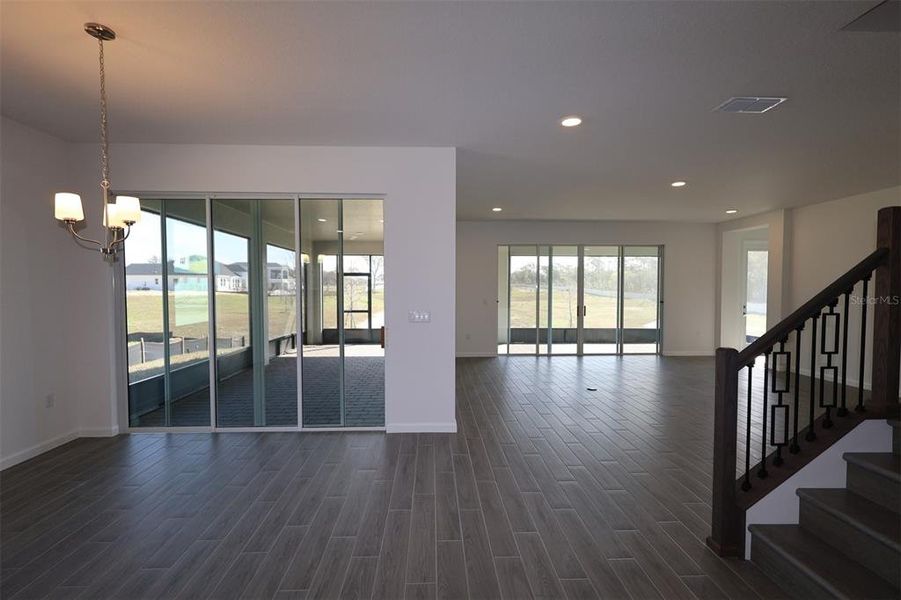 Spacious, unfurnished interior of a new home in Willow Run, Apopka (Image 9).