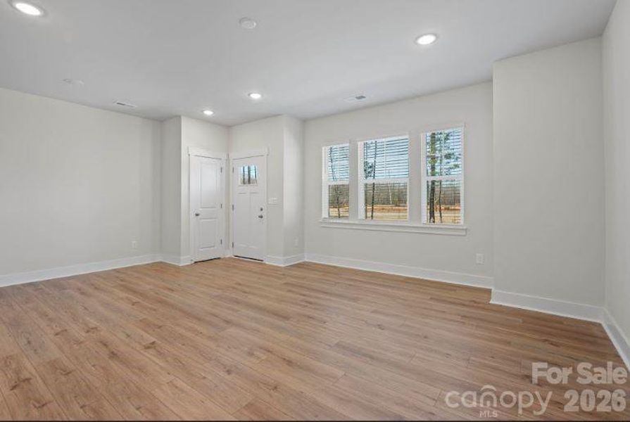 Spacious, unfurnished interior of a new home in Sierra Ridge, Gastonia (Image 10).