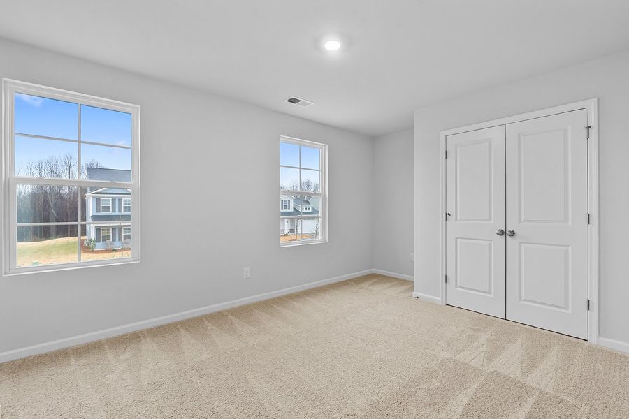 Spacious, unfurnished interior of a new home in Fieldstone, Lexington (Image 32).