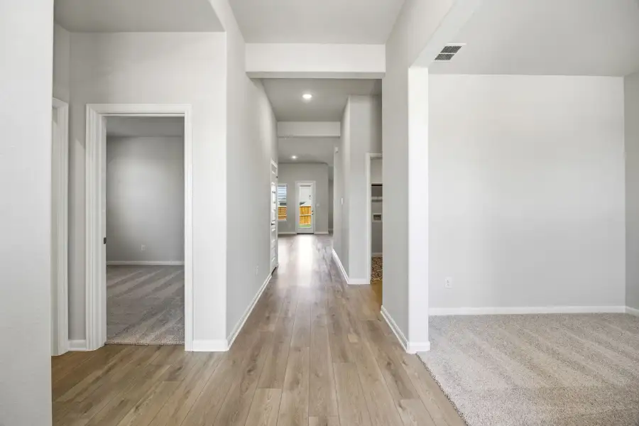 Spacious, unfurnished interior of a new home in Tinsley Meadows, Van Alstyne (Image 9).