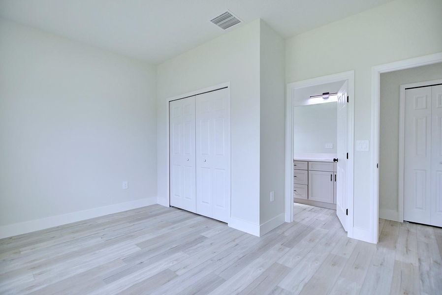 Spacious, unfurnished interior of a new home in , Sebring (Image 12).