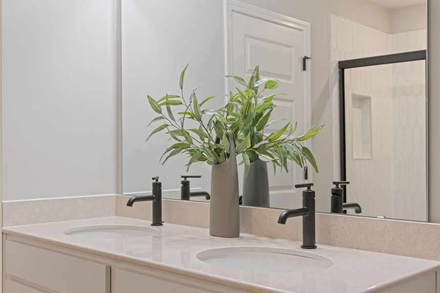 Dual-sink vanity at primary bath