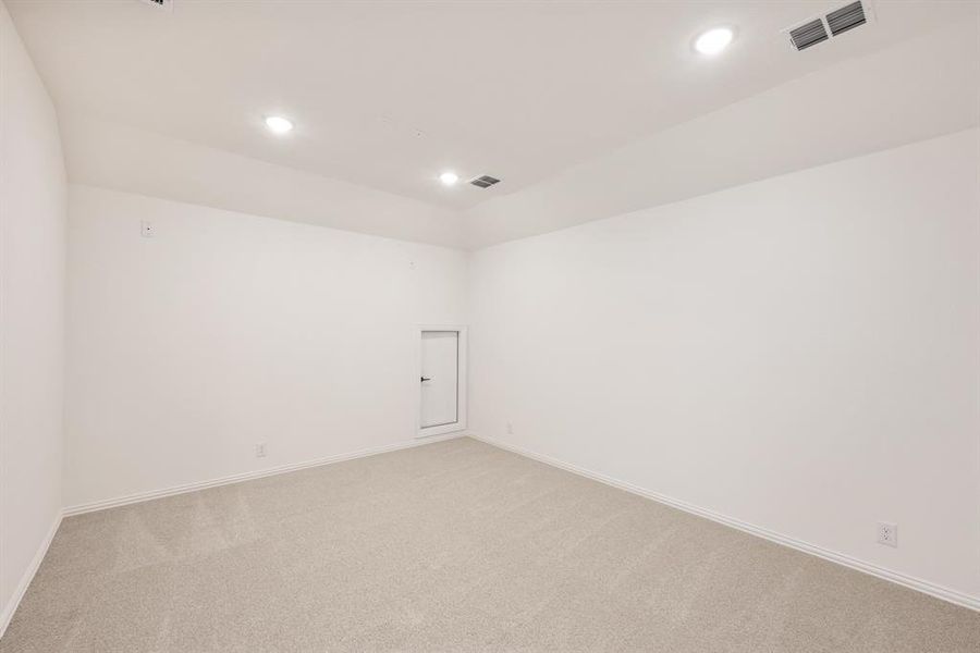 Spacious, unfurnished interior of a new home in Wildflower Ranch 60-65, Fort Worth (Image 17). Spacious, unfurnished interior of a new home in Wildflower Ranch 60-65, Fort Worth (Image 17).