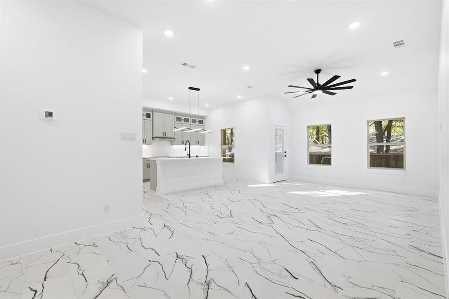 Spacious, unfurnished interior of a new home in , Gun Barrel City (Image 28).