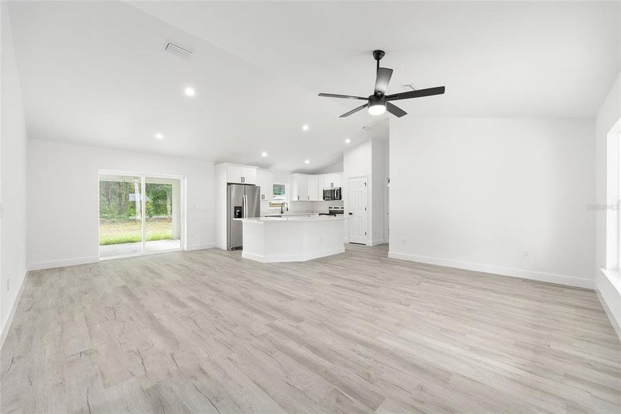 Spacious, unfurnished interior of a new home in , Ocala (Image 18).