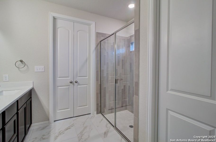 Furnished interior view inside a new home in Meyer Ranch - Enclave, New Braunfels (Image 10).