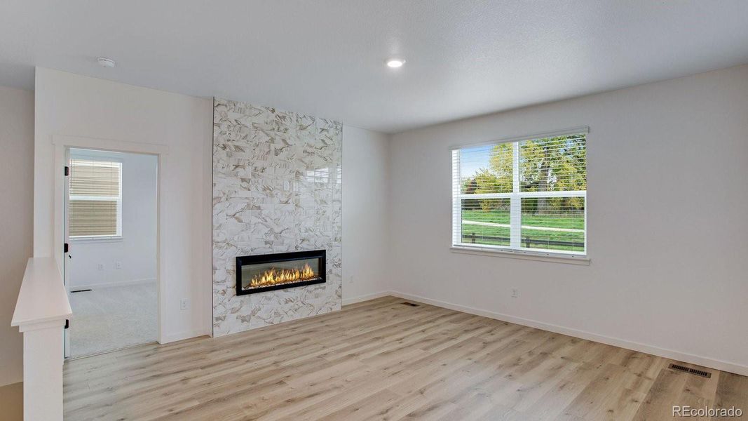 Spacious, unfurnished interior of a new home in Hansen Farm, Fort Collins (Image 23).