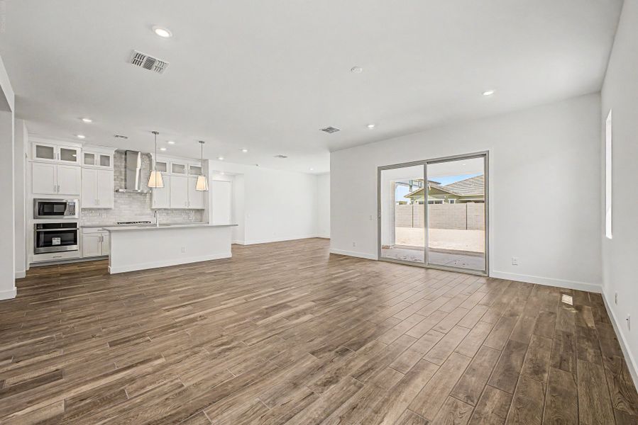 Spacious, unfurnished interior of a new home in North Creek, Queen Creek (Image 10). Spacious, unfurnished interior of a new home in North Creek, Queen Creek (Image 10).