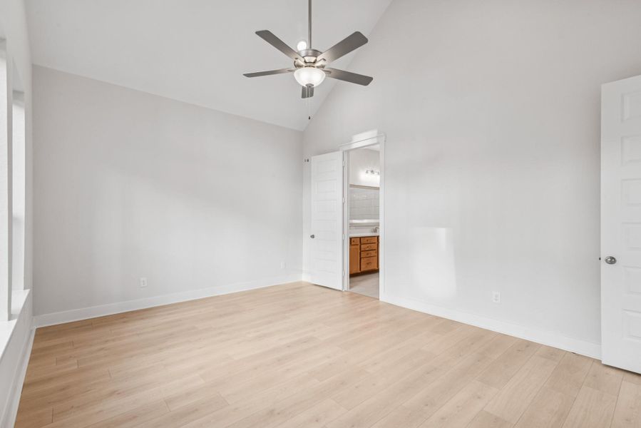 Spacious, unfurnished interior of a new home in The Highlands 40', Porter (Image 17). Spacious, unfurnished interior of a new home in The Highlands 40', Porter (Image 17).