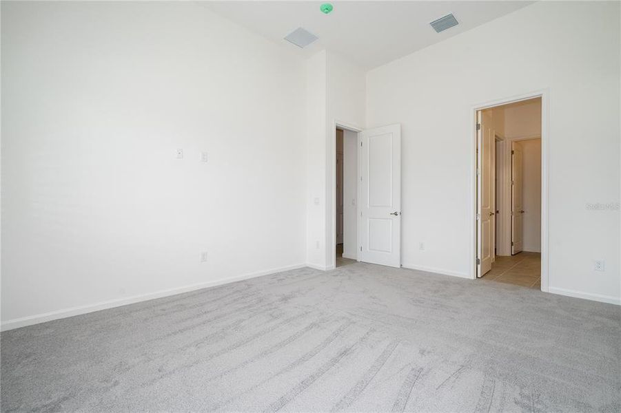 Spacious, unfurnished interior of a new home in , Orlando (Image 59).