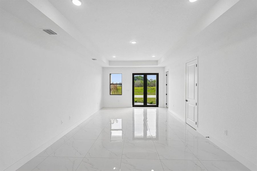 8-web-or-mls-W Broad Cir-S2404-008 8-web-or-mls-W Broad Cir-S2404-008