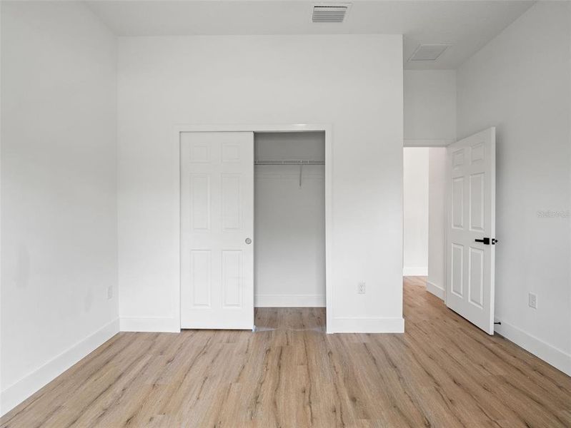 Spacious, unfurnished interior of a new home in , Ocklawaha (Image 15).