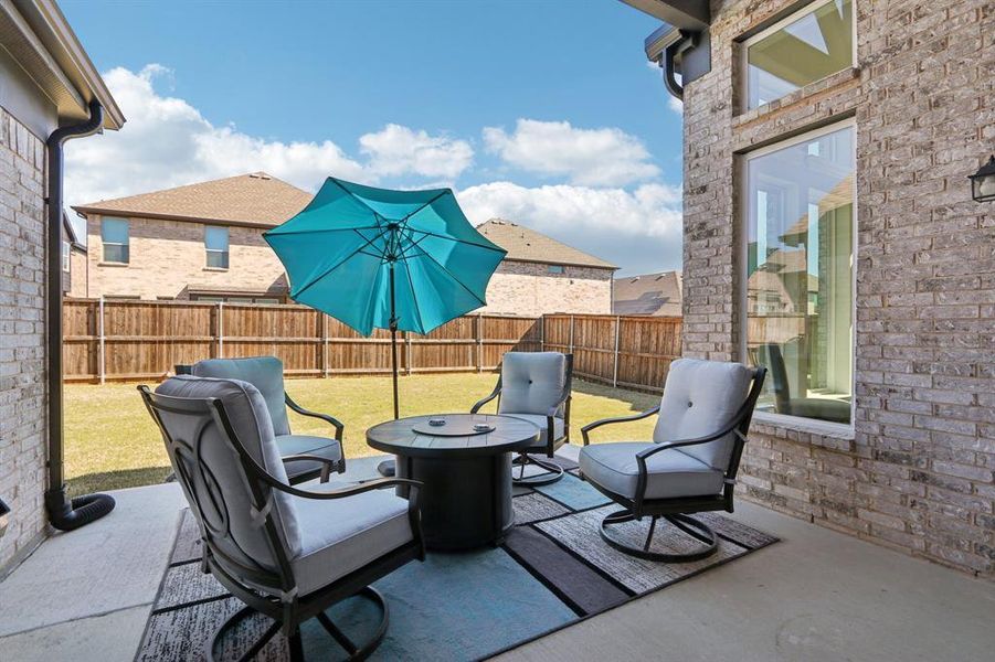 Exterior details and patio area of a home in , Northlake (Image 22).