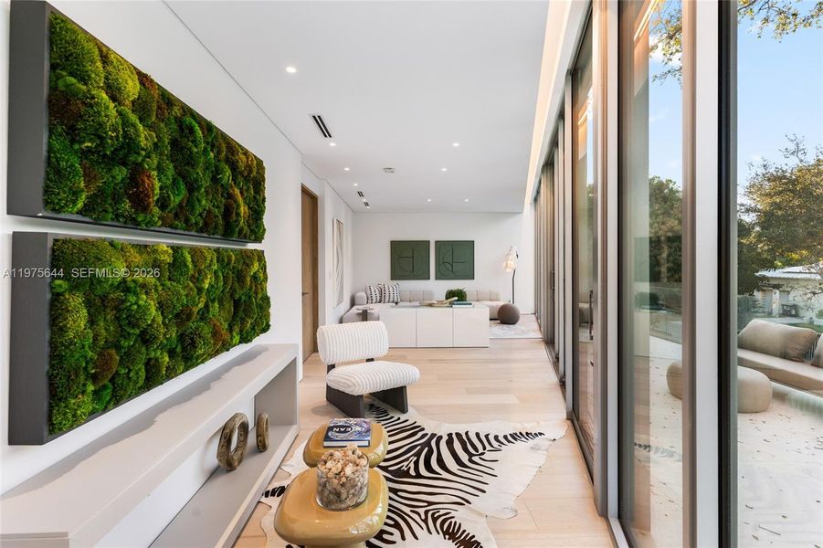 Exterior details and patio area of a home in , Miami (Image 30).