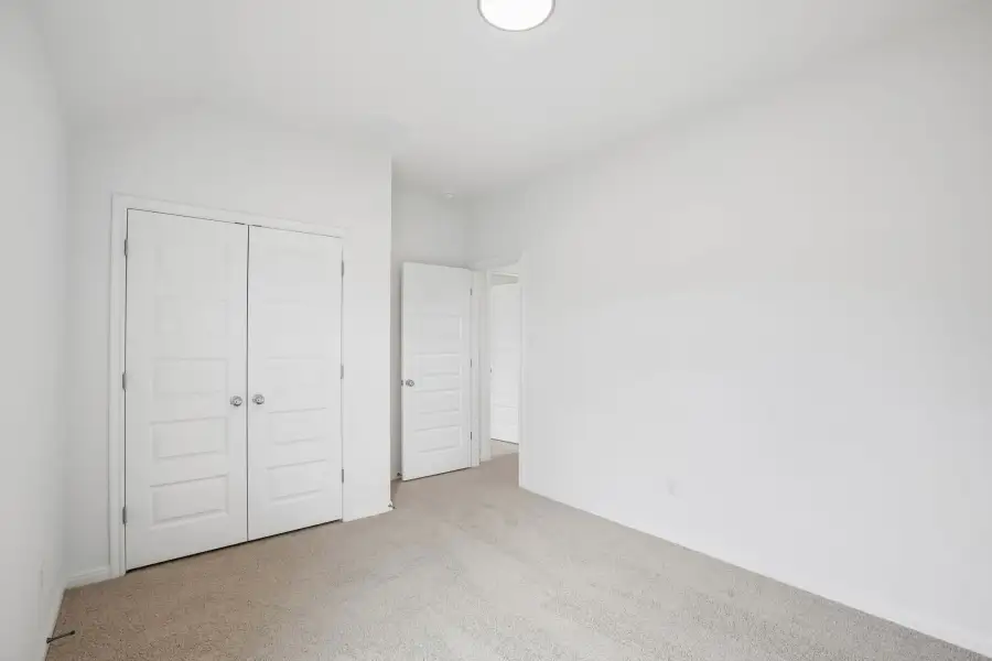 Spacious, unfurnished interior of a new home in Trinity Ranch, Elgin (Image 39).