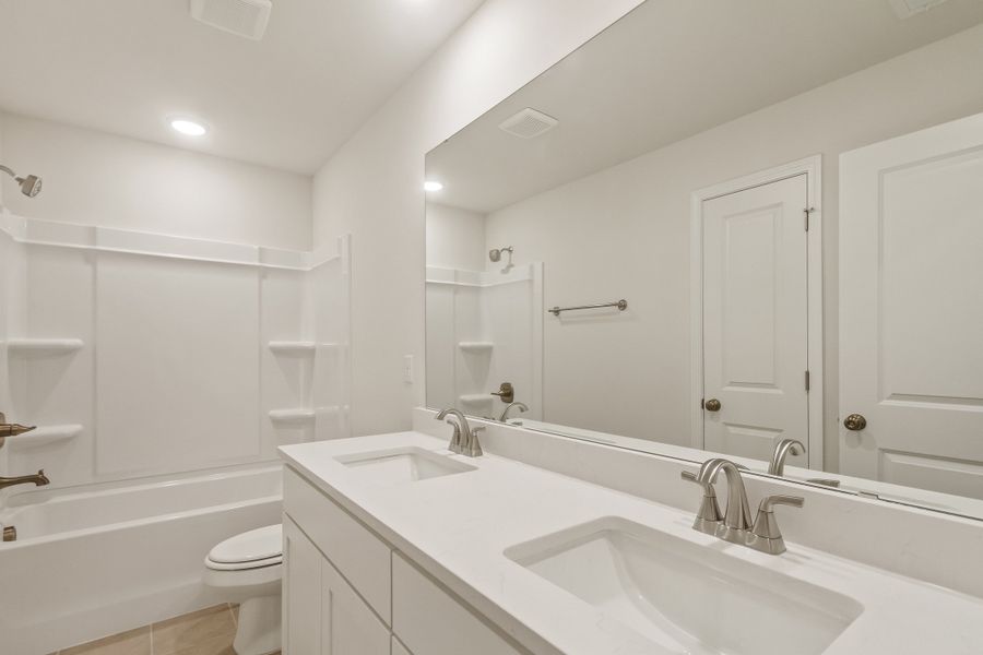 Representative furnished interior of a home built from the Palm by Veranda Homes in Hitchcock Preserve, Aiken (Image 7).