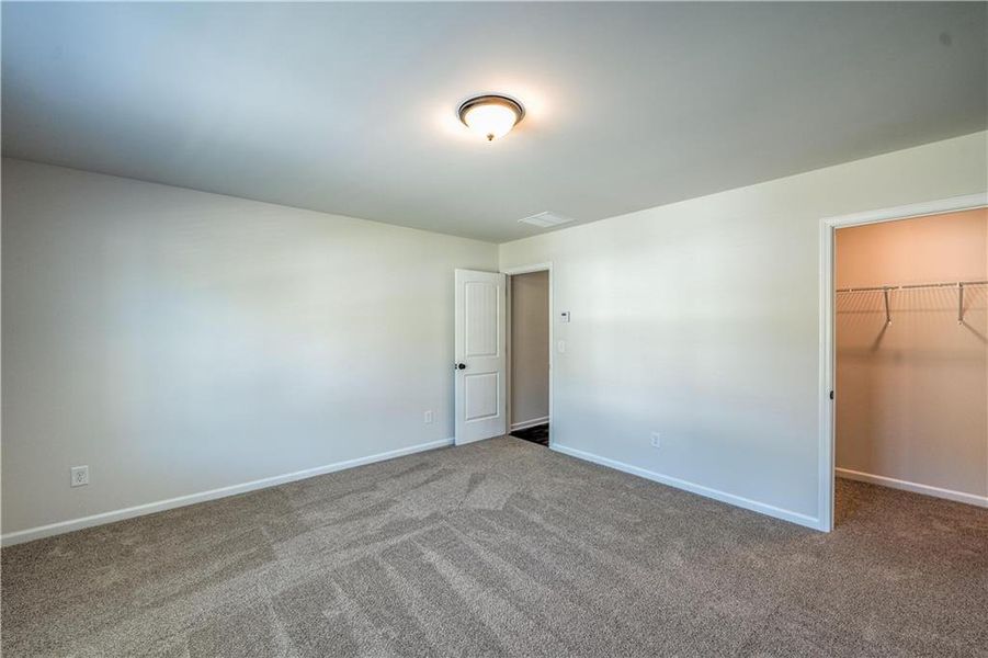 Spacious, unfurnished interior of a new home in , Lula (Image 34).