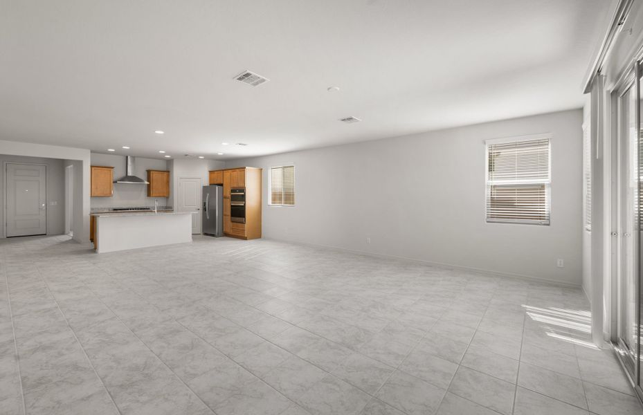 Spacious, unfurnished interior of a new home in Alamar, Avondale (Image 17).