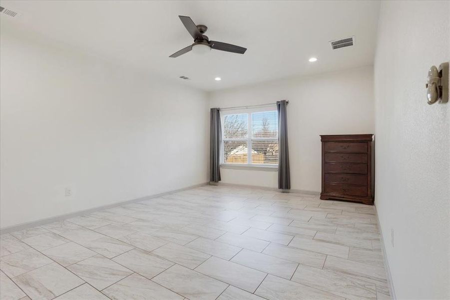 Spacious, unfurnished interior of a new home in , Van Alstyne (Image 22).