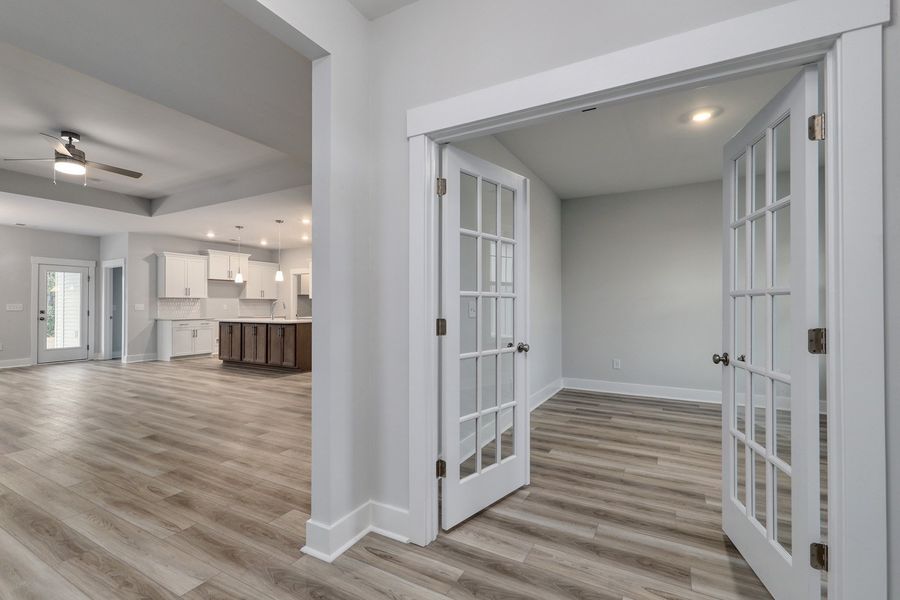 Spacious, unfurnished interior of a new home in Arcadia, Myrtle Beach (Image 25).