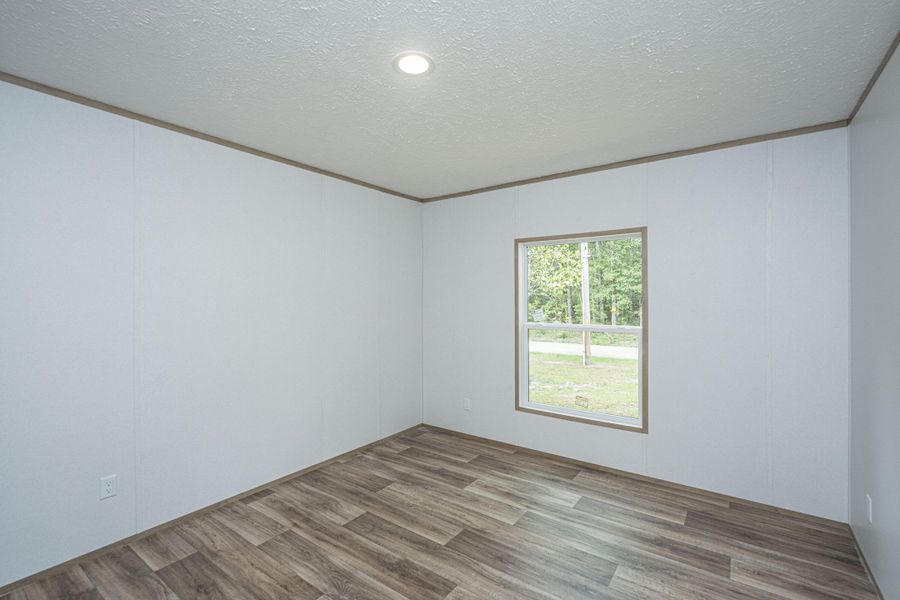 Spacious, unfurnished interior of a new home in , Walterboro (Image 51).