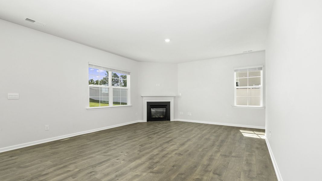 Spacious, unfurnished interior of a new home in Forest Creek, Winston-Salem (Image 12).