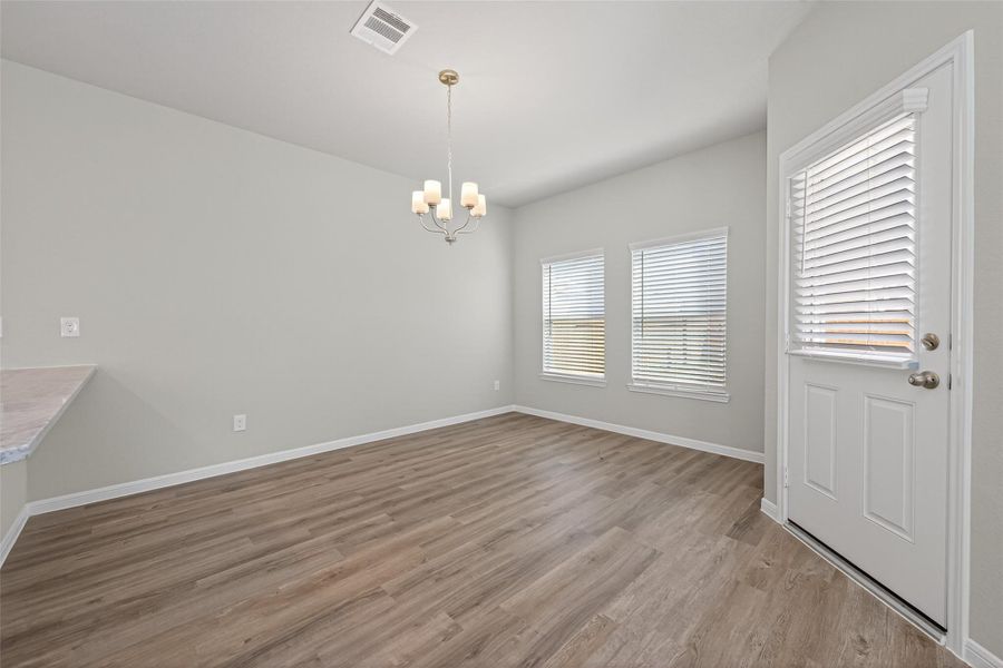 Spacious, unfurnished interior of a new home in Woodland Lakes, Houston (Image 18).