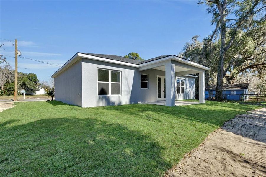 Exterior details and patio area of a home in , Ocala (Image 28).