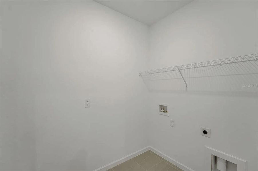 Spacious, unfurnished interior of a new home in Cypress Park Estates, Haines City (Image 27).