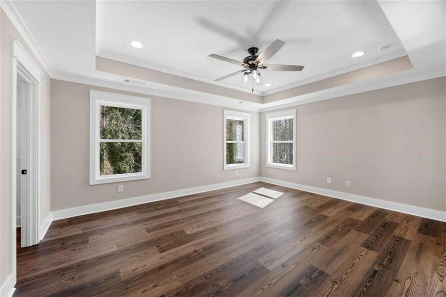 Spacious, unfurnished interior of a new home in , Monroe (Image 41).