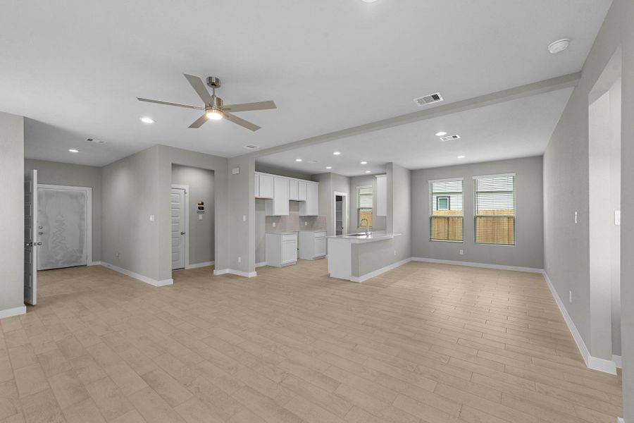 Spacious, unfurnished interior of a new home in Grand Oaks Village, Houston (Image 20). Spacious, unfurnished interior of a new home in Grand Oaks Village, Houston (Image 20).