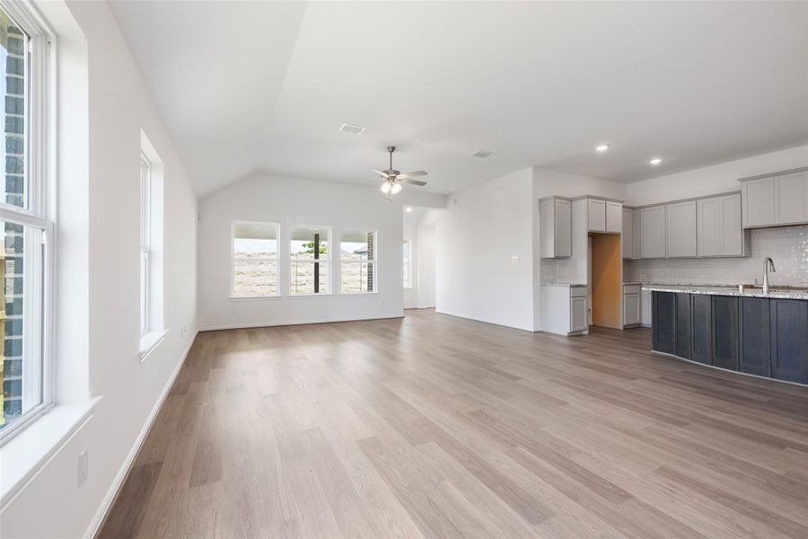 Spacious, unfurnished interior of a new home in River Ranch, Dayton (Image 26).