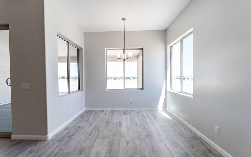 Spacious, unfurnished interior of a new home in Heritage Pointe, Chino Valley (Image 15).