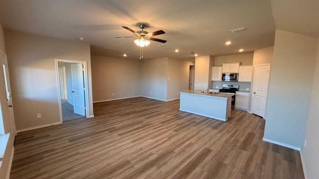 Spacious, unfurnished interior of a new home in Rosewood at Beltmill, Fort Worth (Image 11). Spacious, unfurnished interior of a new home in Rosewood at Beltmill, Fort Worth (Image 11).