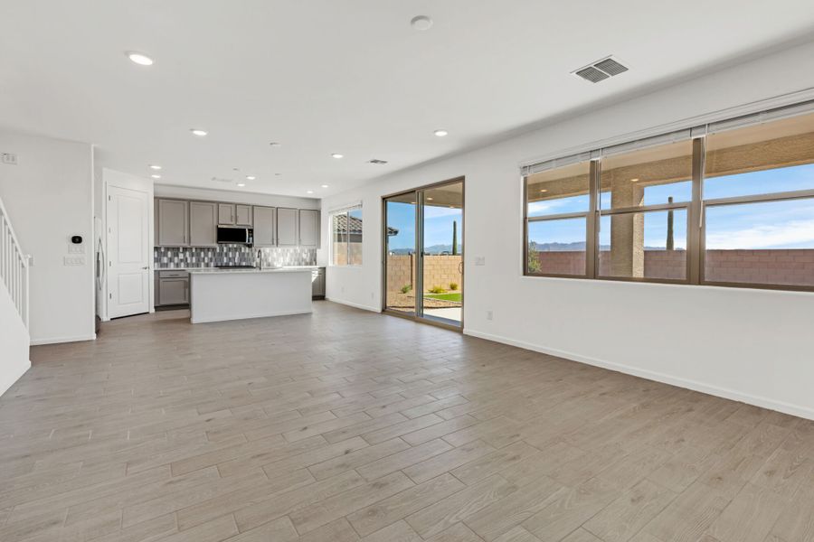 Spacious, unfurnished interior of a new home in Silverbell Ridge, Marana (Image 12).