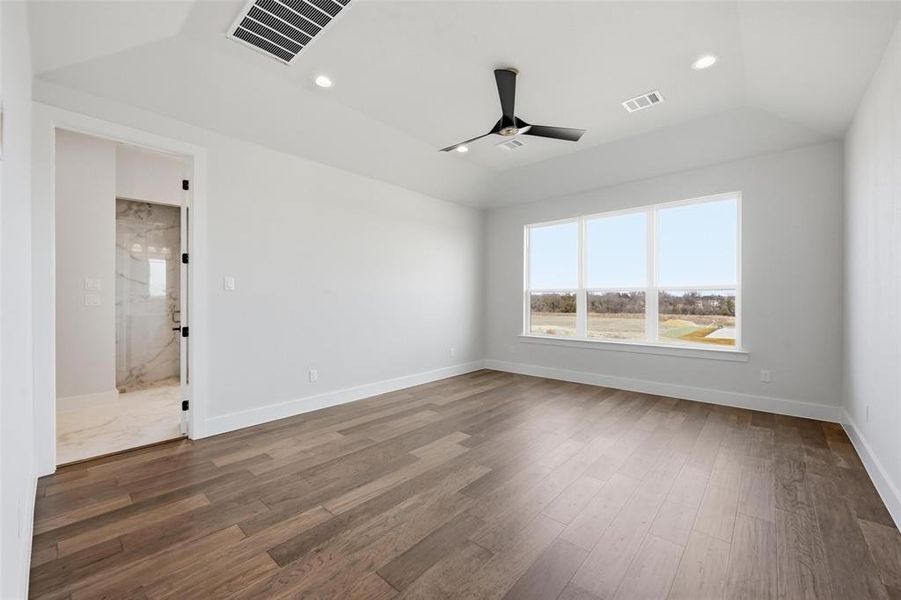 Spacious, unfurnished interior of a new home in , Aledo (Image 36).