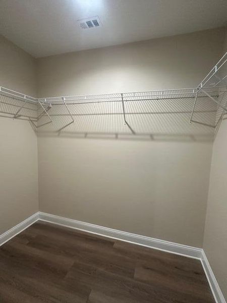 Spacious, unfurnished interior of a new home in , Beaufort (Image 18).