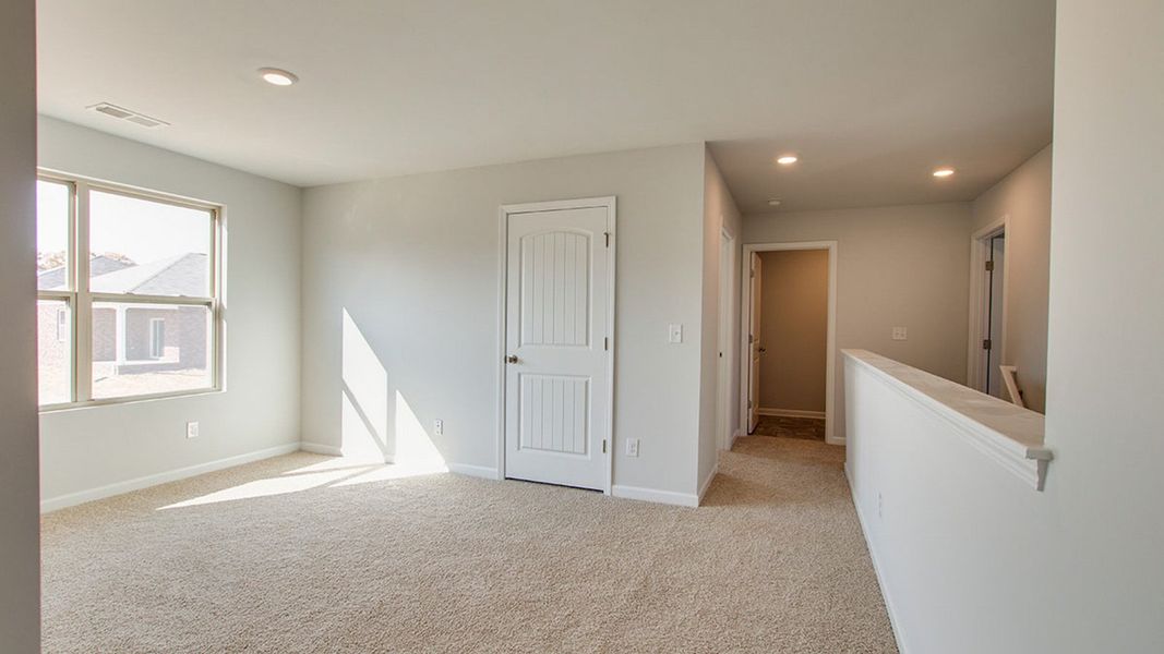 Spacious, unfurnished interior of a new home in Woodbridge Glen Single Family, Lebanon (Image 19).