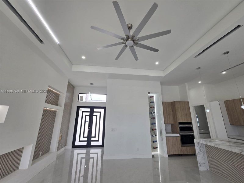 Spacious, unfurnished interior of a new home in , Cape Coral (Image 19).